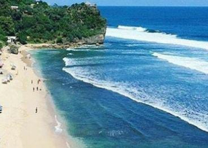 Pantai Pok Tunggal: Destinasi Keindahan yang berbalut Bukit Indah di Yogyakarta