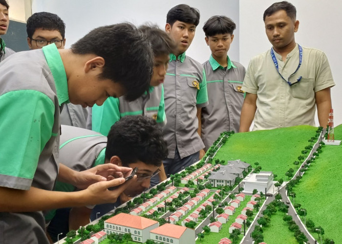 Gap Pendidikan - Industri, TBIG Undang Siswa SMK Bekasi Kuasai Fiber Optik