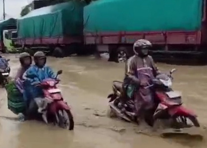 Banjir Rendam Jalur Pantura KM 7 Genuk, Arus Semarang–Demak Macet hingga 15 Kilometer