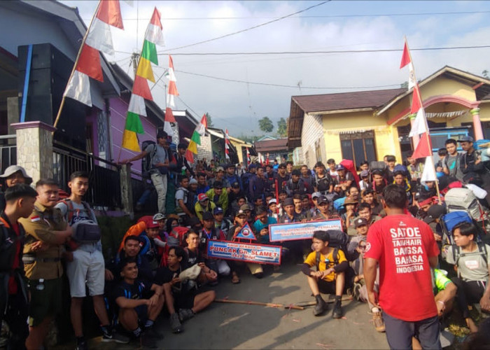 Pendakian Massal, 300 Pendaki Naik ke Gunung Slamet Via Jurangmangu