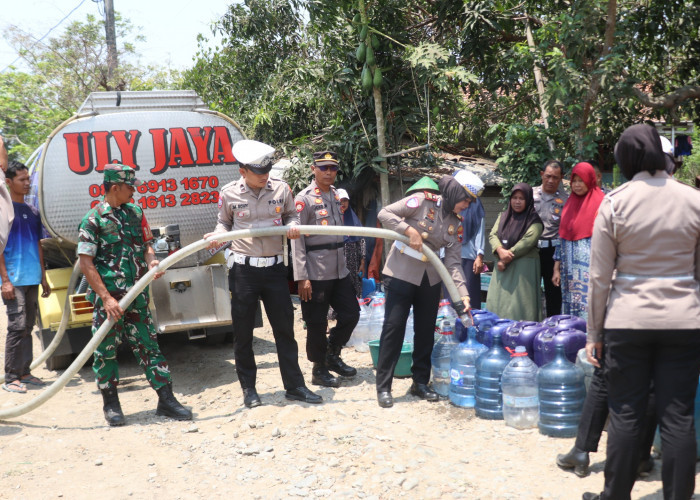 Gelar Baksos Bantuan Air Bersih Warnai Hari Lalu Lintas Bhayangkara Polres Tegal