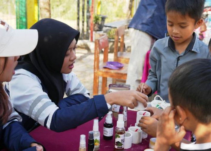 Tingkatkan Ekonomi Masyarakat Desa Penaki, KKN-T Undip Semarang Presentasikan Hasil Observasi