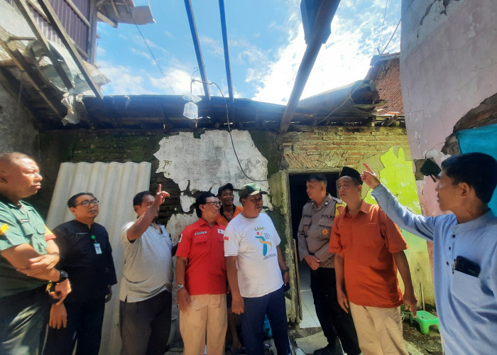 Sinergi Tangani Rumah Ambruk di Debong Tengah Kota Tegal 