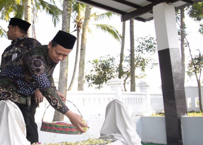 Hari Jadi ke-424, Ketua DPRD Kabupaten Tegal Ziarah ke Makam Leluhur