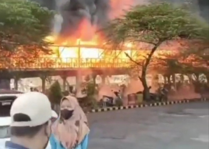 Ratusan Motor di Pabrik Ban di Purworejo Ludes Terbakar, Picu Kepanikan Karyawan dan Warga