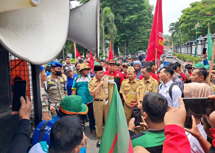 PLT Bupati Demak Hadir di Tengah Aksi Buruh Tuntut Kelayakan Upah