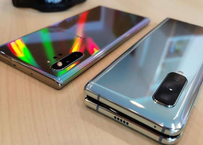 Perbandingan Ponsel Canggih  dari Samsung, Galaxy Fold vs Galaxy Note 10 Plus
