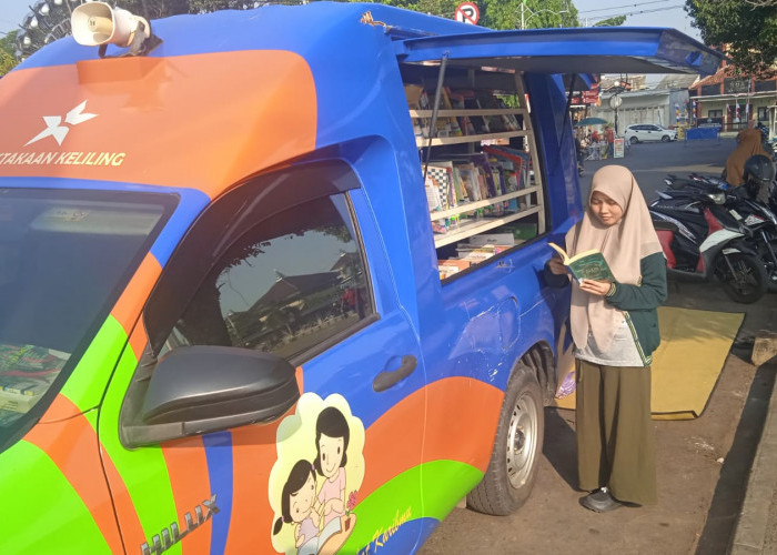 Lawan Budaya Scroll, Perpustakaan Keliling Batang Bawa Buku ke CFD