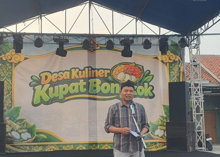 Rawat Tradisi, Warga Desa Bongkok Tegal Adakan Festival Kupat Bongkok 2026, Kadisdikbud Membuka Acara   