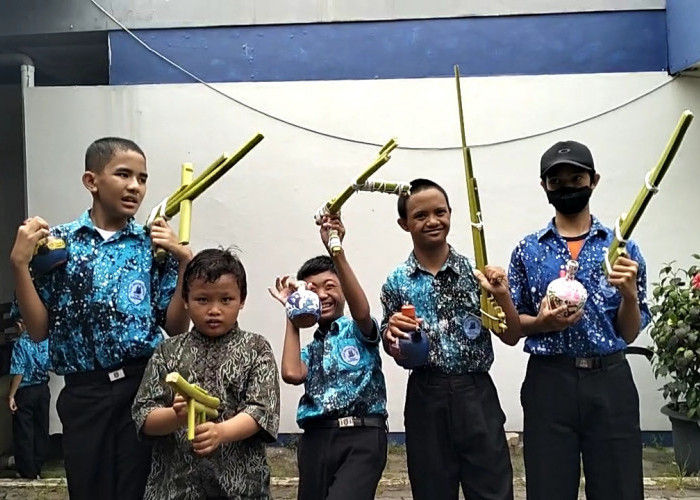 Pelepah Pisang Menjadi Jembatan Belajar Anak Berkebutuhan Khusus SLB C-D YPAC 