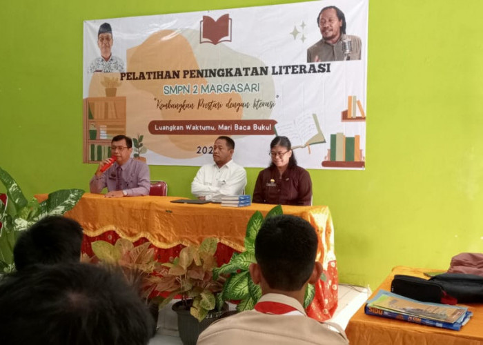 SMP Negeri 2 Margasari Kabupaten Tegal Hadirkan Penulis Jakarta dalam  Pelatihan Literasi Siswa
