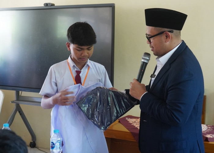 39 Ribu Siswa Batang Dapat Seragam Gratis senilai Rp5,5 miliar