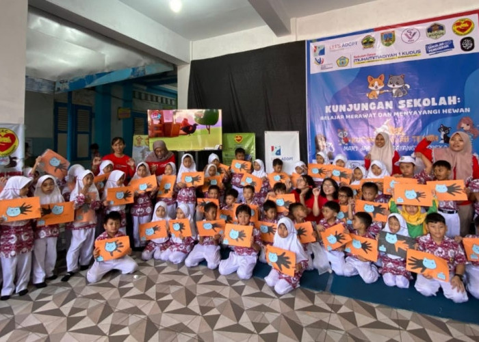 Tumbuhkan Kecintaan Kucing, Cat Rescue Community Kudus Edukasi Pelajar