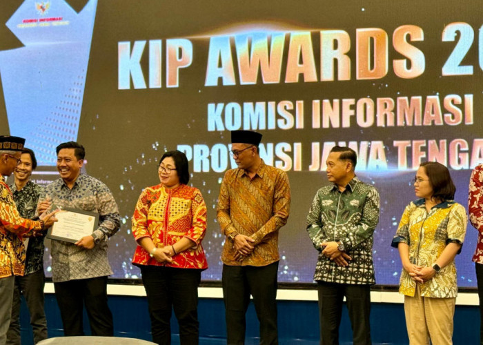 Bawaslu Kota Semarang Raih Predikat “Badan Publik Informatif” pada KIP Award 2024