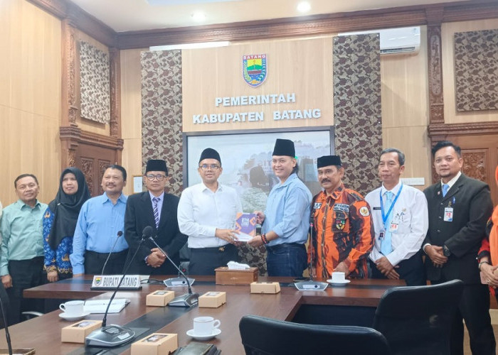 Ormas dan Yayasan Berkolaborasi Salurkan 16.000 Mushaf Al-Qur’an ke Batang