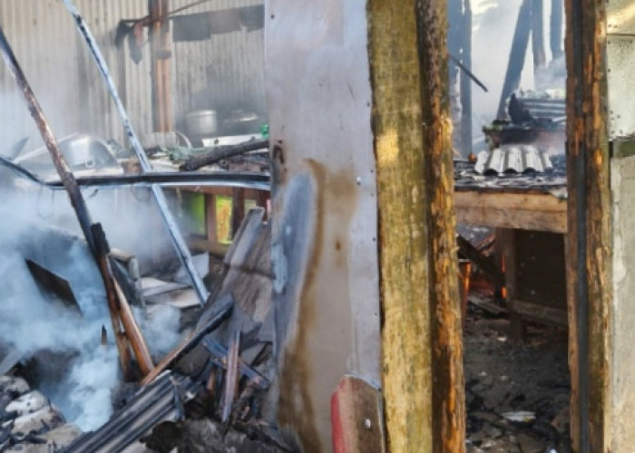Kantin SMPN 2 Ampelgading Kabupaten Pemalang Terbakar 