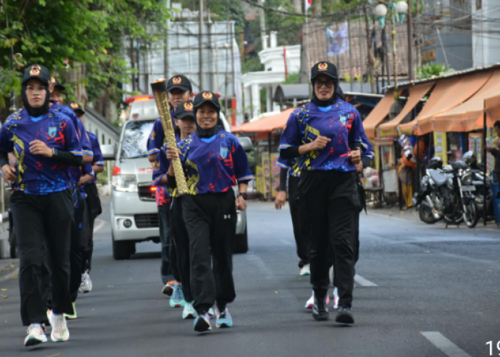 Senyum Sumringah Ruwiyati dan Erni Ulat Ningsih, Dua Atlet Legendaris Salatiga Kawal Obor PORPROV XVII