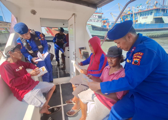 Saat Nelayan Istirahat, Kapal Polisi Ini Berubah Jadi Perpustakaan Terapung di Pekalongan