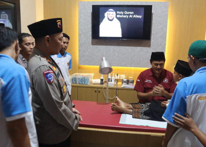 Berbagi Kebaikan di Bulan Suci, Tujuh Anak Nikmati Sunat Ceria Bersama Kapolres Pekalongan