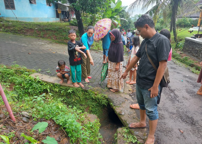Balita di Kajen Tewas Akibat Terpeleset di Selokan Saat Bermain Hujan