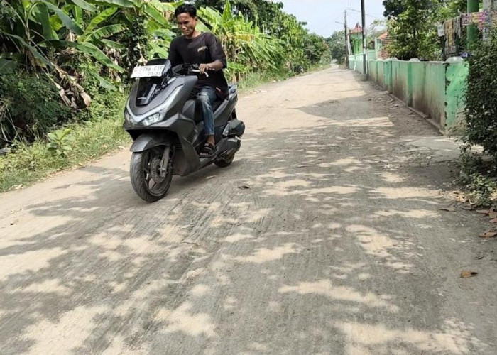 Jalan Dukuhturi-Kepandean Tegal Rusak Parah, Puluhan Tahun Warga Menanti Aspal