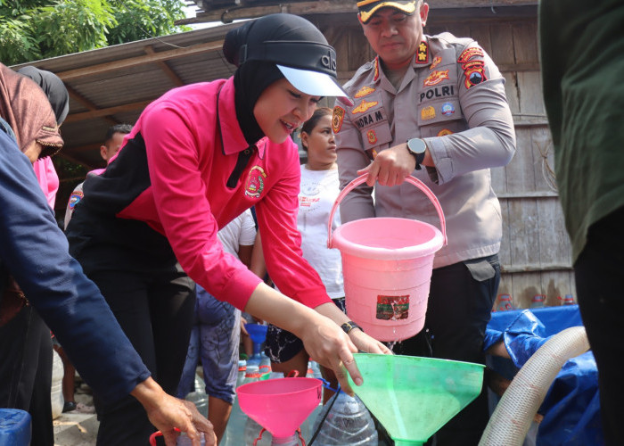 Warga Tardampak Kekeringan, Polres Boyolali Distribusikan 95 Ribu Liter Air Bersih untuk 2 Desa di Boyolali