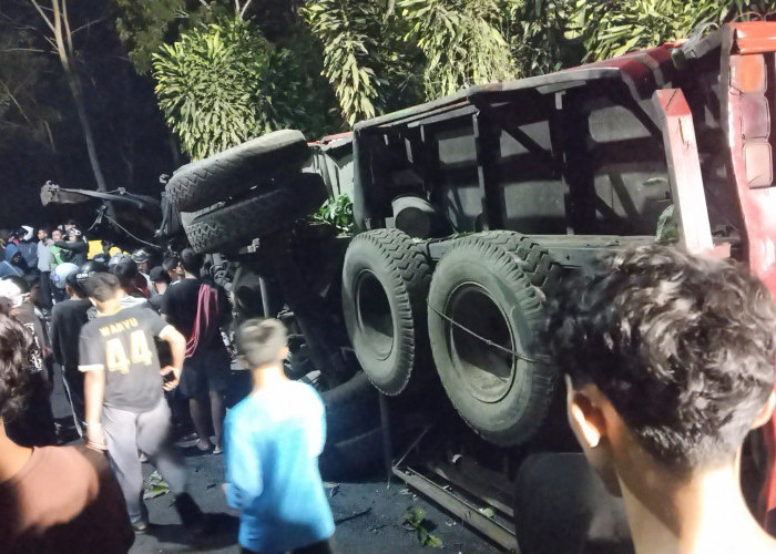 Truk Tronton Alami Rem Blong di JLS Salatiga, Satu Korban Tewas di TKP dan Sopir Kritis