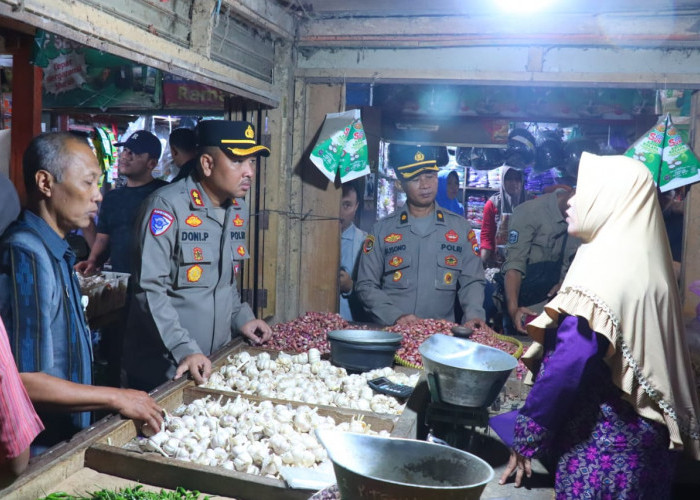 Pantau Harga Kebutuhan Pokok, Kapolres Pekalongan Blusukan Pasar Kajen