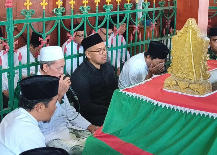 Awali HUT ke-60, Bupati Batang Ziarah ke Makam Bupati Pertama di Kendal