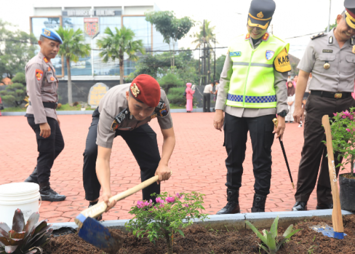 Awal tahun 2026, 87 Personel Polres Semarang Naik Pangkat Wajib Tanam Pohon