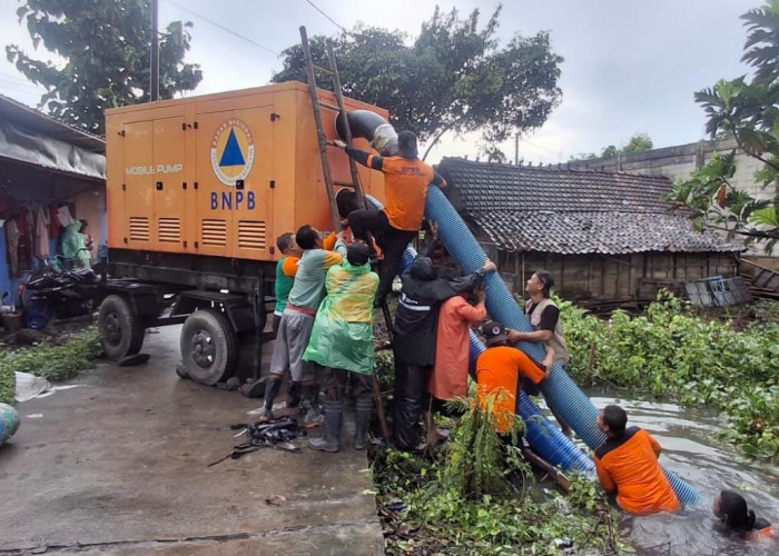 Pompa Air Berkapasitas Besar Diterjunkan, BPBD Demak Percepat Penanganan Banjir Wonorejo