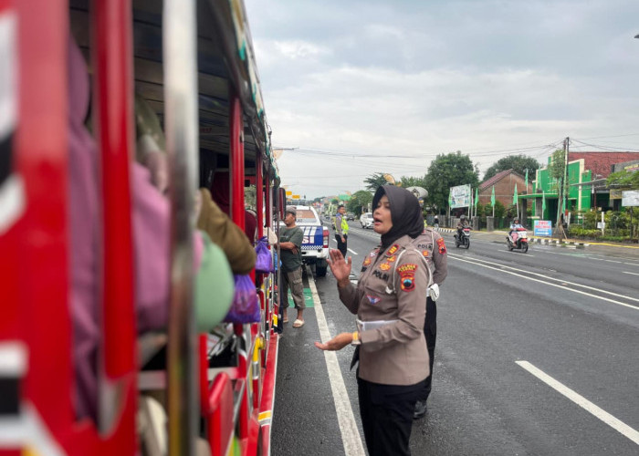 Polres Tegal Tindak Pengemudi Odong Odong, Beri Himbauan Tidak Sesuai Peruntukkan   