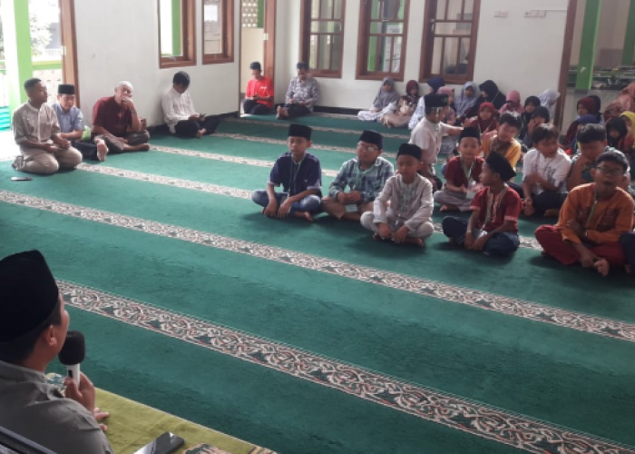 80-an Santri Mengikuti Lomba Adzan Menyombongkan Bulan Suci Ramadhan di Masjid Nurul Islam Salatiga