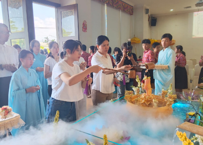 Belenggu Kehidupan Jadi Pesan Utama Waisak 2026 di Vihara Mahavira Graha Semarang