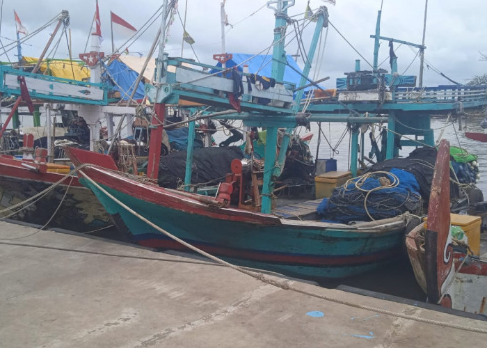 Musim Baratan dan Cuaca Ekstrem Memuncak, Nelayan Batang Terpaksa Puasa Melaut