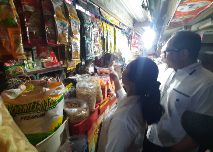 Jelang Nataru: Harga Telur dan Bawang Merah Naik di Pasar Rasamala Semarang, Daging Masih Stabil