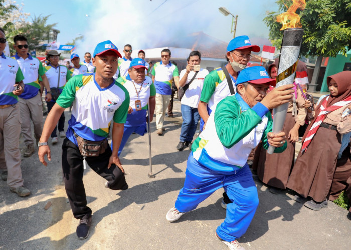 Gelorakan Semangat Atlet Disabilitas, Kirab Api Obor Mrapen Meriahkan Peparnas XVII 