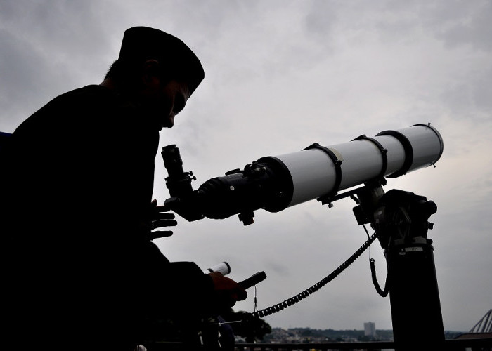 Langka! 7 Planet Sejajar Hiasi Langit Semarang Usai Magrib, Bisa Dilihat Mata Telanjang