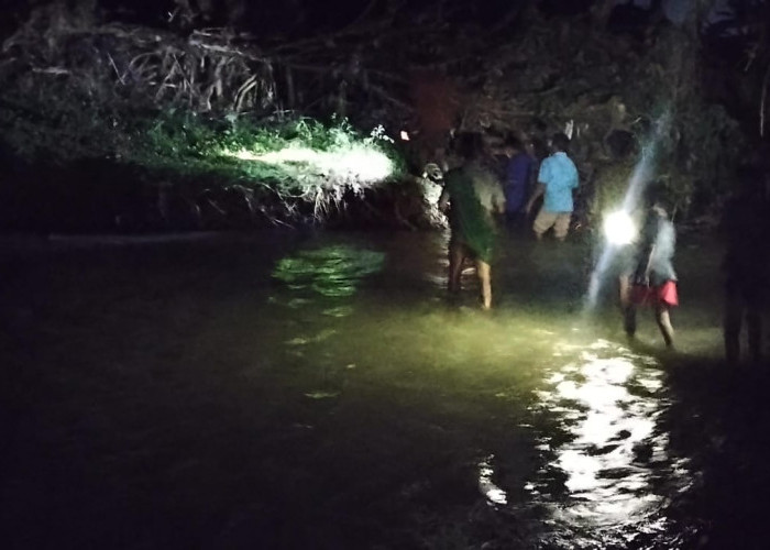 Kakek Taryadi Hilang Usai Berendam di Sungai Kandeman Batang