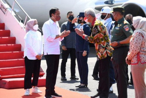 Tiba di Jawa Tengah, Presiden Jokowi Disambut Ganjar Pranowo 