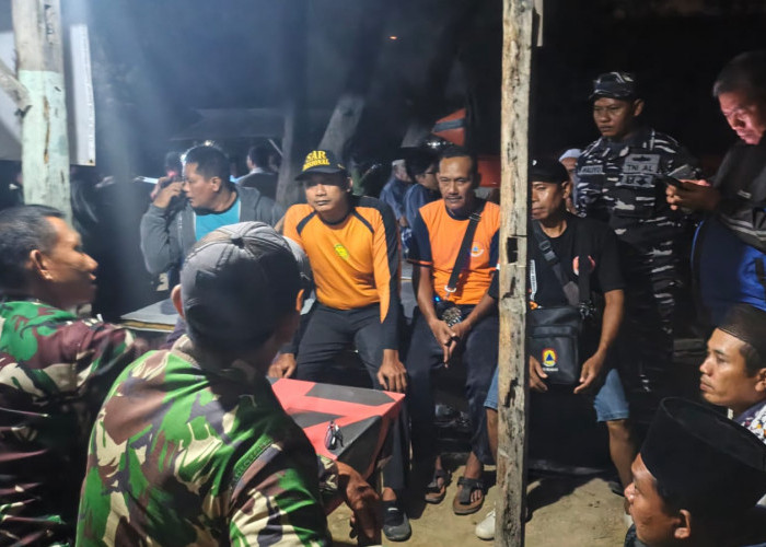 Remaja 16 Tahun Hilang Terseret Arus Laut Jawa di Sluke Rembang, Tim Gabungan Lakukan Penyisiran