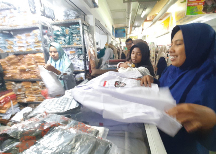 Jelang MPLS, Pasar Johar Semarang Jadi Magnet Pemburu Seragam Sekolah Murah dan Berkualitas