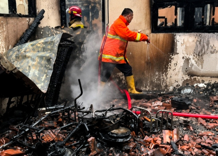 Sepeda Listrik Meledak Saat Dicas, Rumah di Comal Terbakar