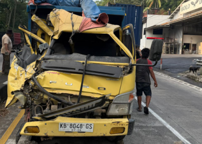 Tulang Tangan Sopir Truk Fuso Sundul Truk Tronton di JLS Salatiga Patah 