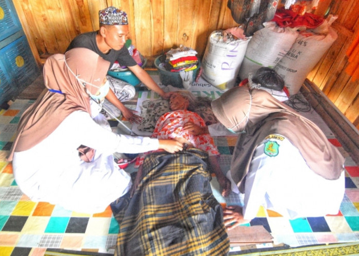 Dedikasi Bidan Pulau Terpencil