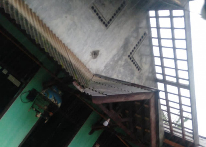 Diterjang Puting Beliung, 2 Rumah di Kecamatan Bojong Kebupaten Tegal Rusak Parah 
