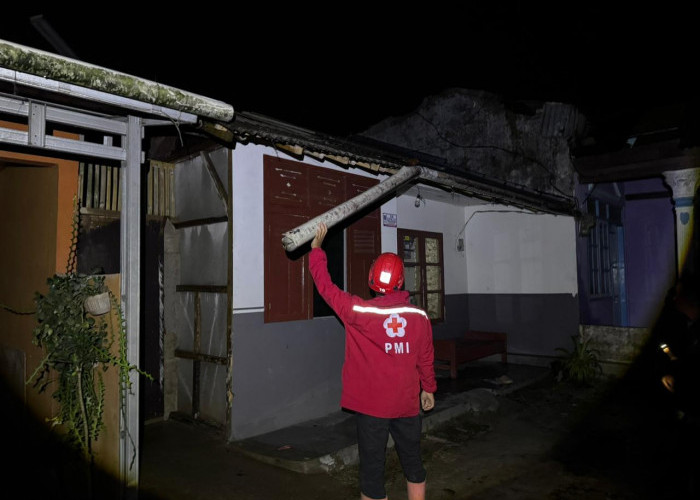 Angin Kencang Terjang Bumijawa Tegal, Empat Rumah Warga Rusak Berat