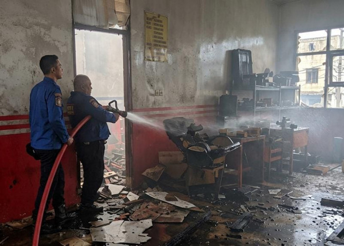 Lupa Padamkan Api Unggun Perjumsa, Gedung Praktik SMK Al Amiriyah Lebaksiu Ludes Terbakar