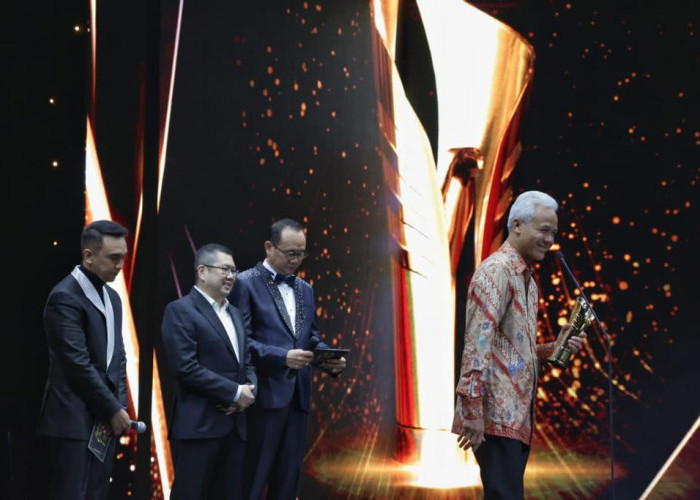 Bikin Bangga, Ganjar Pranowo Raih Penghargaan News Maker Terbaik Tingkat Nasional