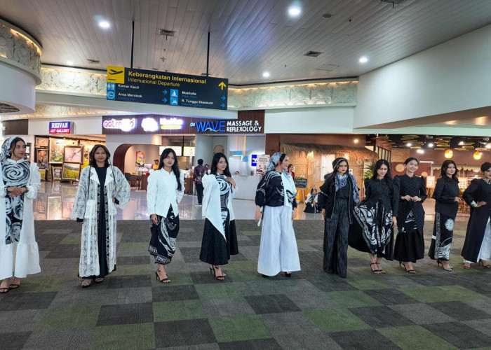 Bandara Ahmad Yani Disulap Jadi Panggung Budaya, Fashion Show Kartini dan Tari Dugderan Hipnotis Penumpang